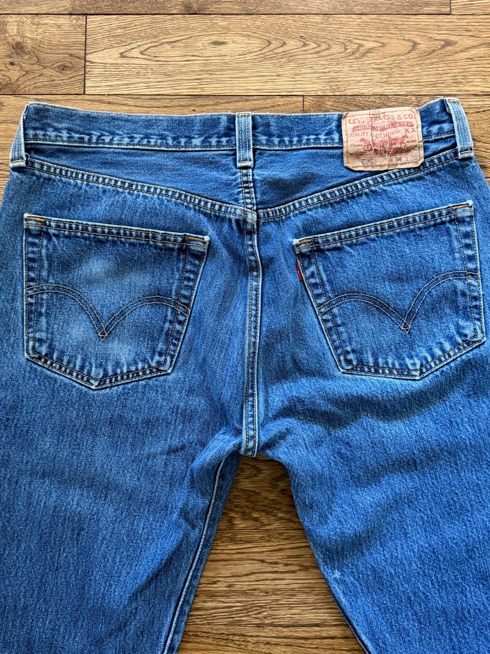 Vintage/Y2K Levi’s 501 Button Fly Straight-Leg Naturally Distressed Jeans - Picture 7 of 16